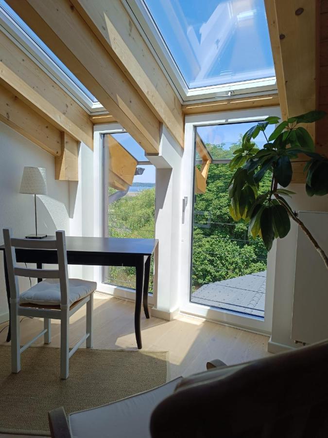 Apartment Unterm Dach Mit Kleinem Seeblick Мюнзинг Экстерьер фото